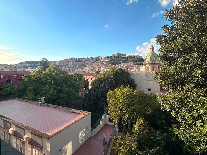 Appartamento trilocale in vendita in Chiaia, Napoli