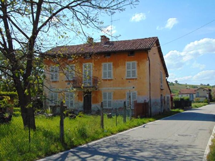 Casa con 5 locali in vendita in Via Adua, Nizza Monferrato