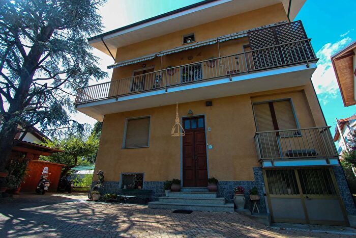 Appartamento con 8 locali in vendita in Via Gabriele dAnnunzio, Trofarello