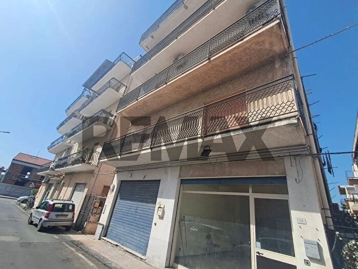 Appartamento con 6 locali in vendita in Via Venezia, Giardini Naxos