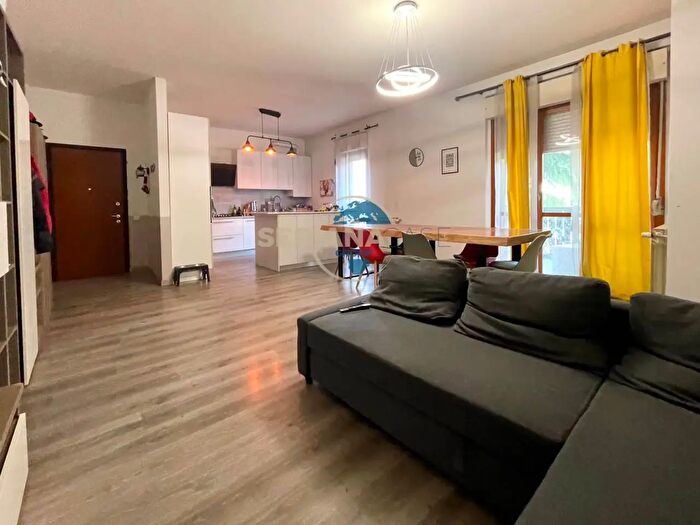 Appartamento quadrilocale in vendita in Via I Maggio, Villa Di Serio