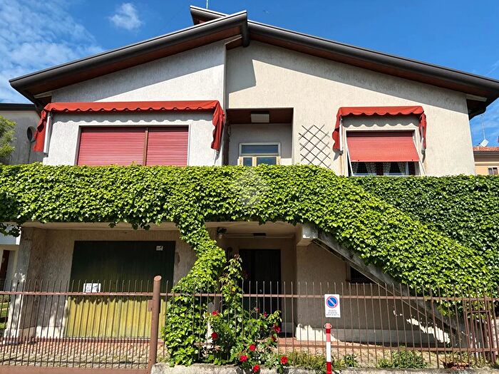 Casa quadrilocale in vendita in Via Arno, Venezia