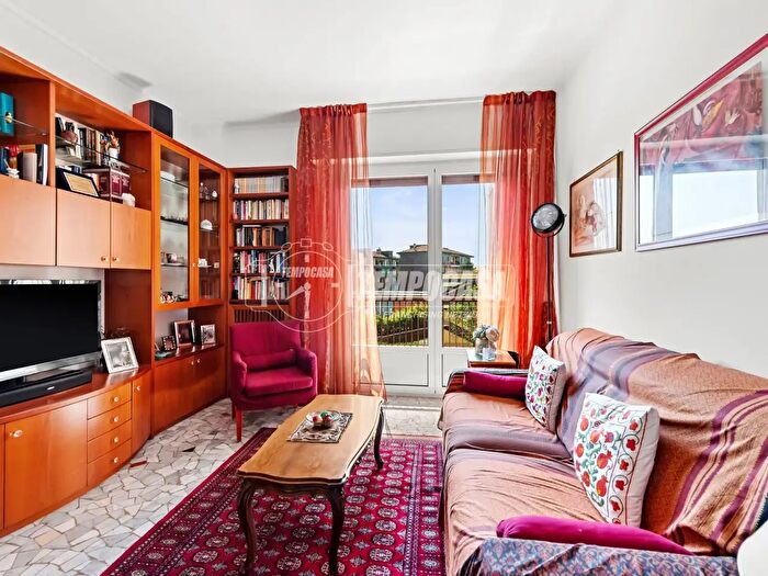 Appartamento trilocale in vendita in Via Marescalchi, Milano