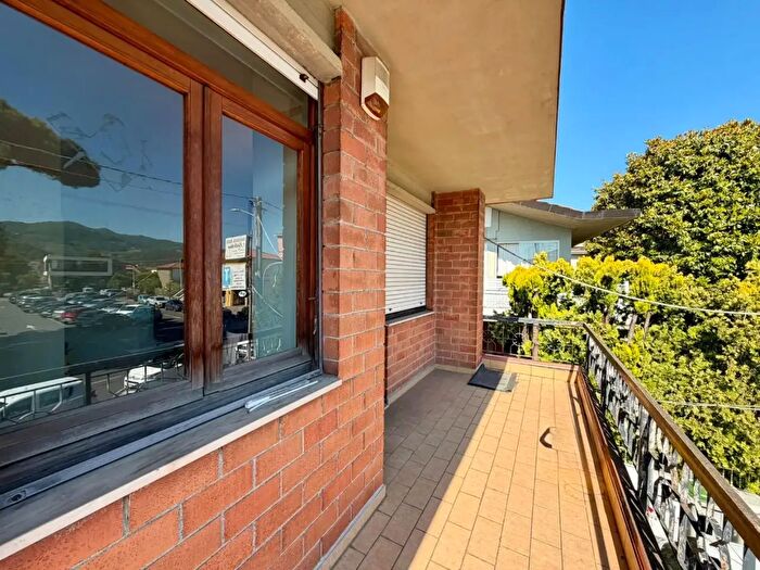Appartamento con 5 locali in vendita in Luni