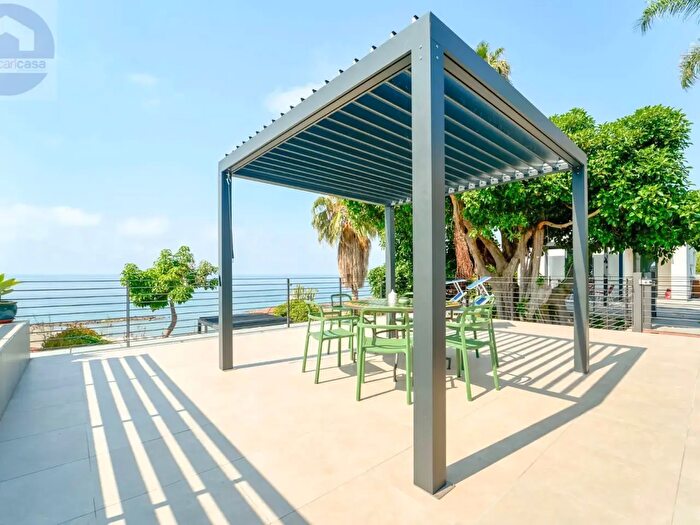 Appartamento trilocale in vendita in Via Aurelia Ponente, Santo Stefano Al Mare