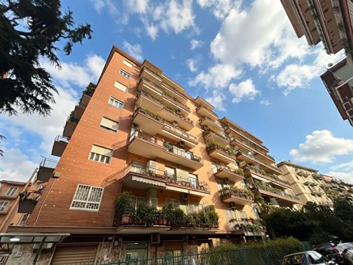 Appartamento trilocale in affitto in Via Francesco Netti, Arenella, Napoli