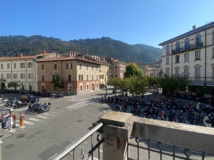 Appartamento bilocale in affitto in Piazza Alessandro Volta, Centro Storico, Como