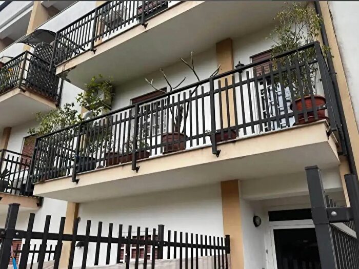 Appartamento trilocale in vendita in Via Damiano Macaluso, Palermo