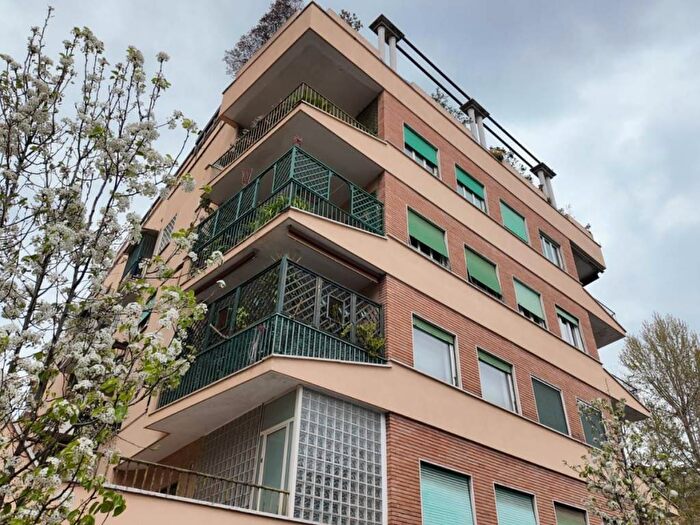 Appartamento trilocale in affitto in Via Livorno, Bologna, Roma