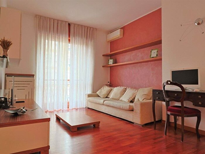 Appartamento trilocale in affitto in Piazza Carlo Caneva, Sempione, Milano