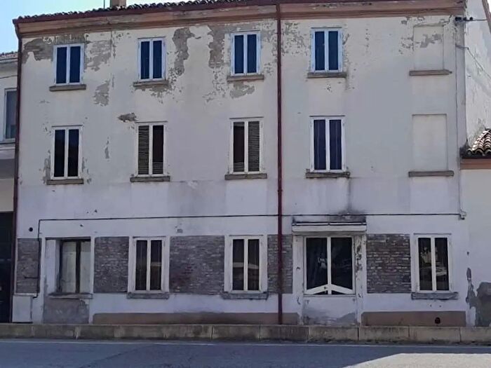 Casa con 7 locali in vendita in Schivenoglia