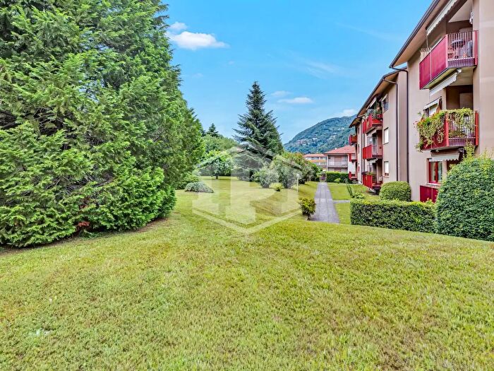 Appartamento trilocale in vendita in Via Andlovitz, Laveno Mombello