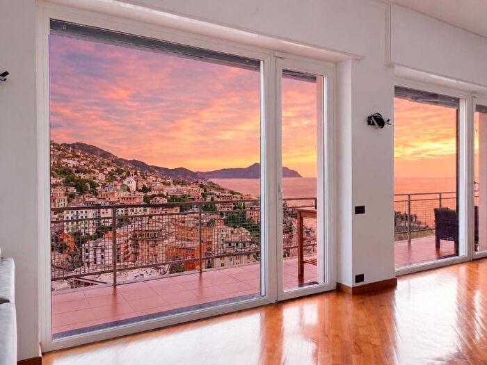 Casa con 6 locali in affitto in Via Luigi Biasioli, Nervi, Genova