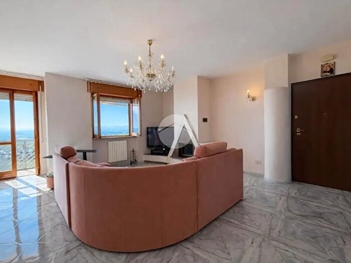 Appartamento trilocale in vendita in Via Pietro Perugino, Lucera