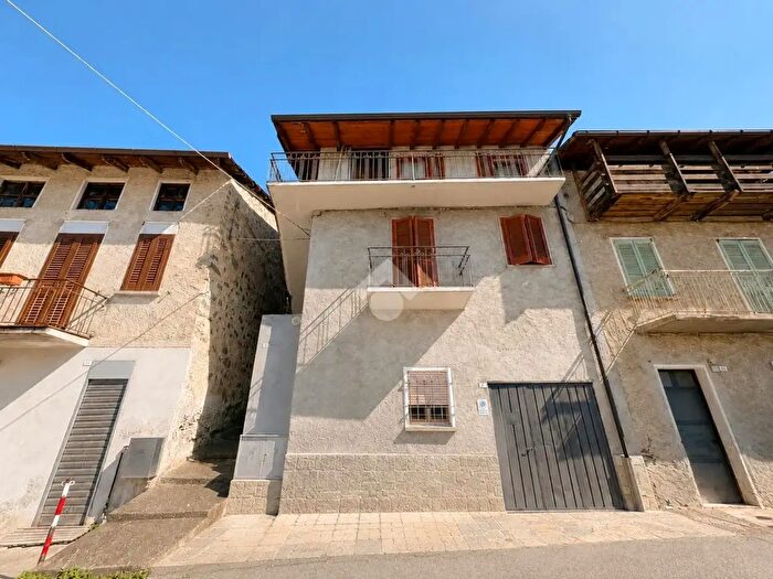 Casa con 5 locali in vendita in Via Sant'Abbondio, Tresivio