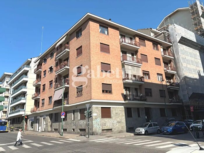 Appartamento trilocale in vendita in Via Marsigli, Torino