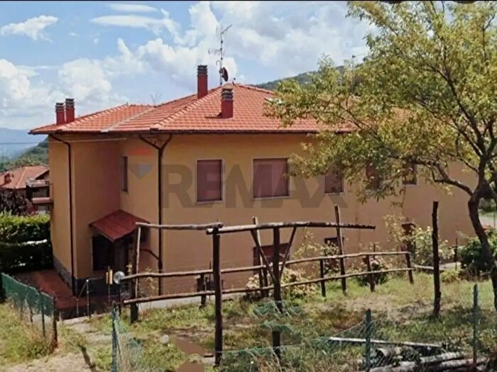 Appartamento con 5 locali in vendita in Via Cameronci, Montemignaio