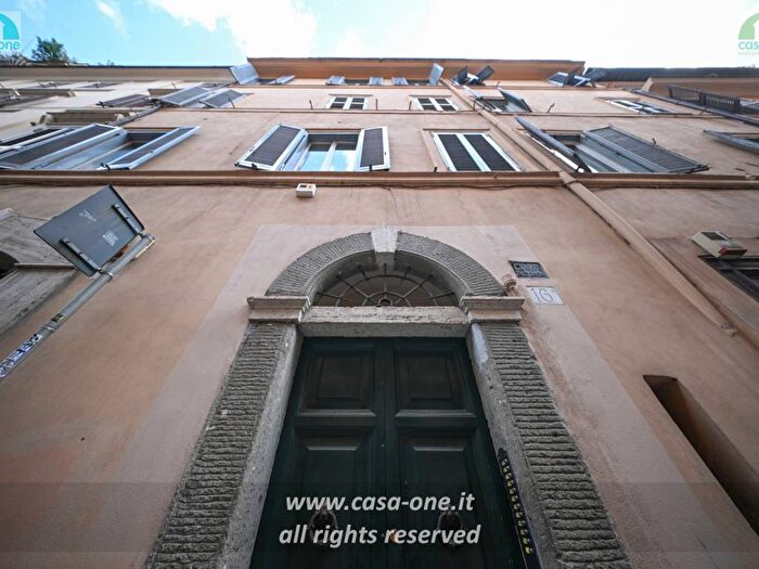 Appartamento bilocale in affitto in Via Rasella, Barberini, Roma