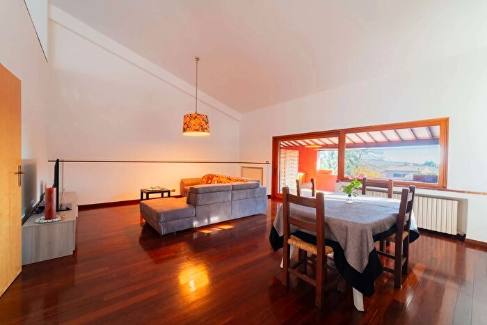 Casa con 15 locali in vendita in Osimo