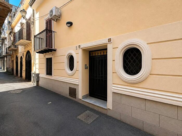 Appartamento trilocale in vendita in Vicolo Forno ai Maestri d'Acqua, Palermo