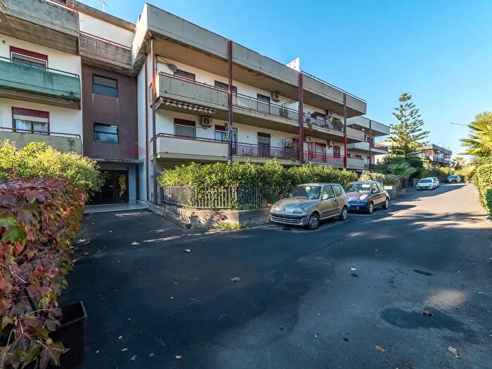 Appartamento con 6 locali in vendita in Strada Provinciale Complesso Ninfo, Motta SantAnastasia