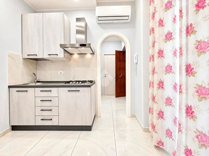 Appartamento bilocale in vendita in Via Bari, Napoli