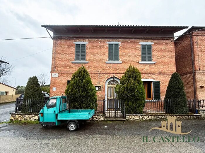 Casa con 5 locali in vendita in Via Chieti, Montepulciano