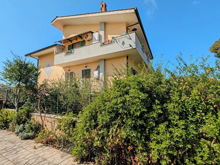 Appartamento trilocale in vendita in Via Etna d, Aprilia