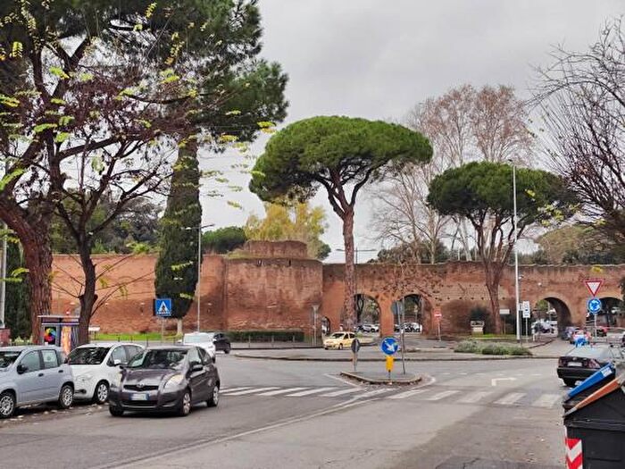 Appartamento trilocale in vendita in Piazzale Metronio, Roma