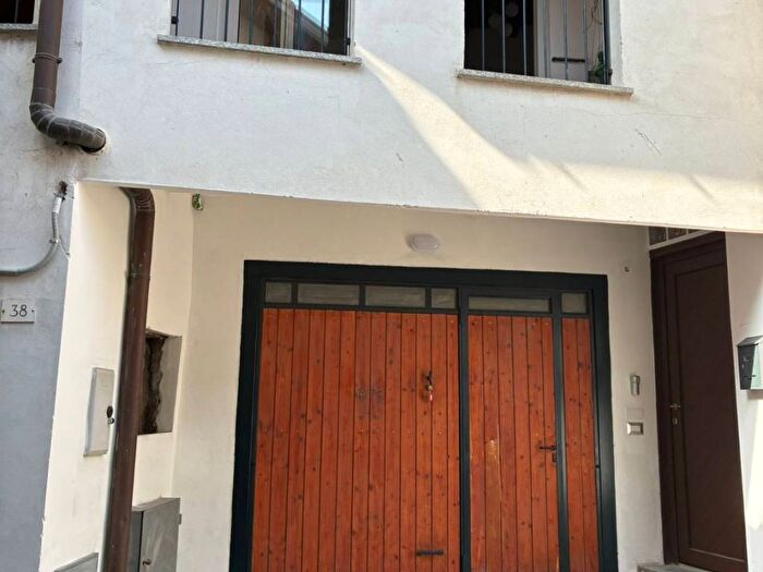 Appartamento bilocale in affitto in Via Martino Longhi, Centro, Viggiù