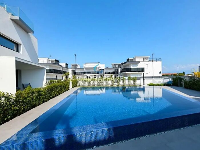 Appartamento trilocale in vendita in Località Vecchi, Peschiera Del Garda