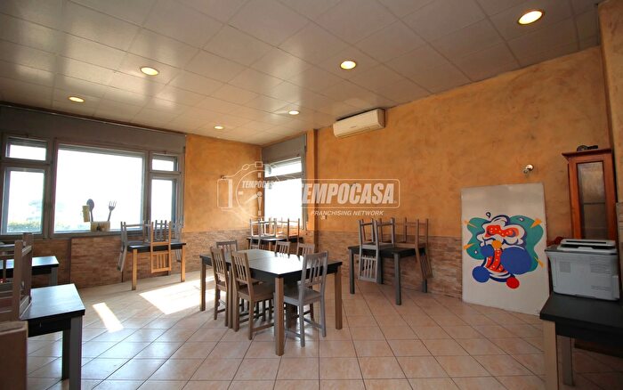 Appartamento con 8 locali in vendita in Via Teppe, Quart