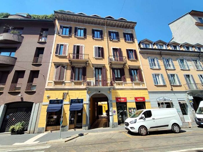 Appartamento trilocale in affitto in corso di Porta Vigentina, Quadronno Crocetta, Milano