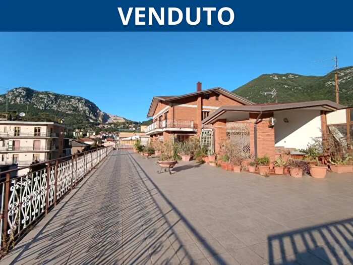 Appartamento con 6 locali in vendita in Via Felice De Stefano, Solofra