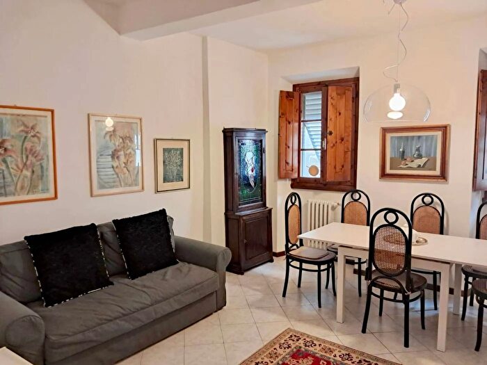 Appartamento trilocale in affitto in Piazzale degli Uffizi Firenze, Firenze