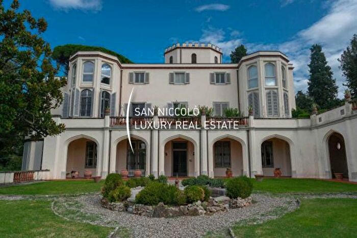 Appartamento con 6 locali in vendita in Piazzale Michelangelo, Firenze