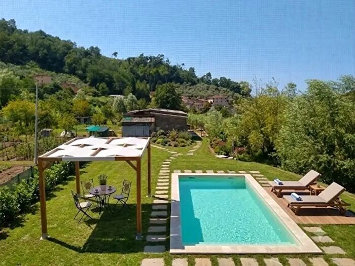 Casa con 7 locali in vendita in Via Fontana, Massarosa
