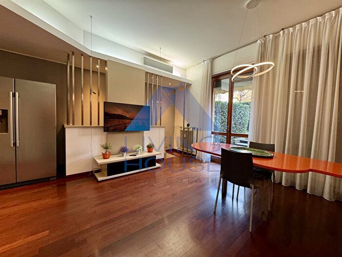 Appartamento trilocale in vendita in Via G Garibaldi, Besana In Brianza