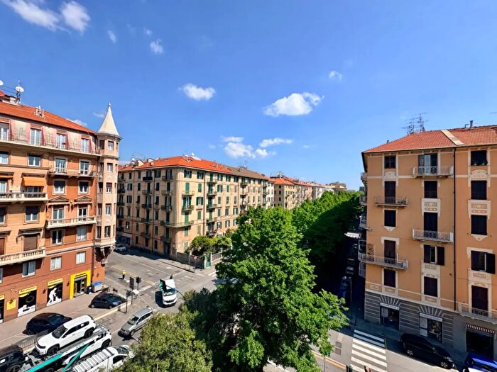 Appartamento con 6 locali in vendita in Corso Mazzini, Savona