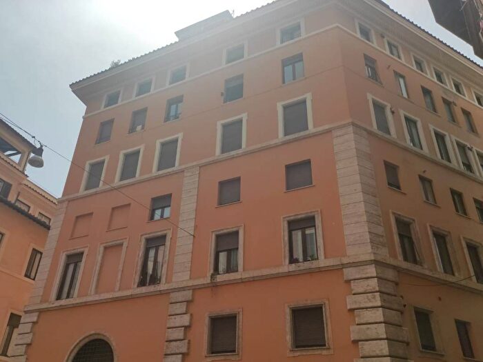 Appartamento quadrilocale in affitto in Largo Ginnasi, Largo Argentina, Roma