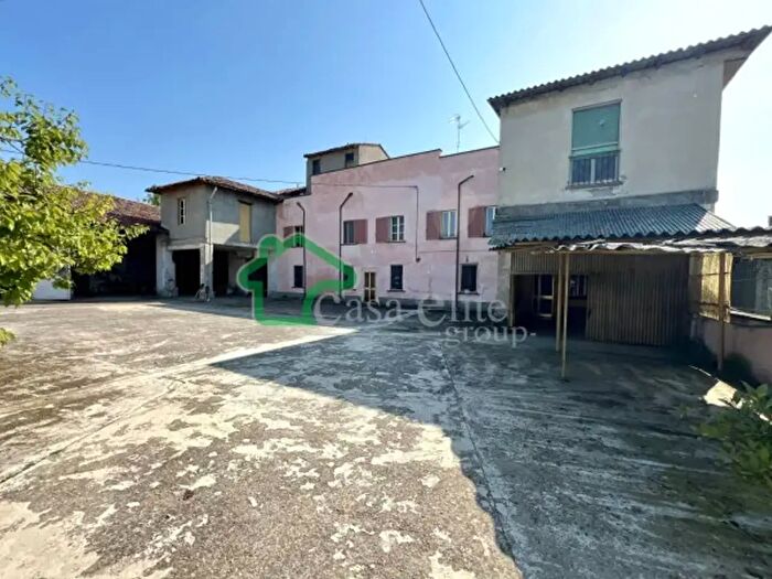 Casa con 6 locali in vendita in Via del Molino, Crespiatica