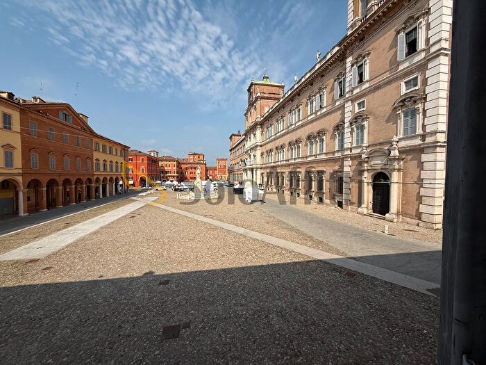 Appartamento quadrilocale in affitto in Piazza Roma, Modena