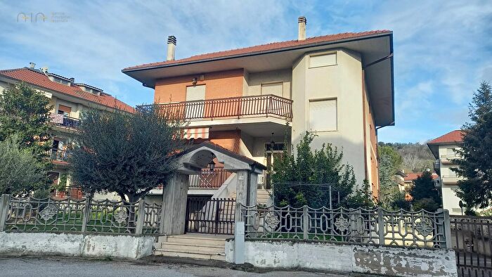 Casa con 9 locali in vendita in Via Po, Castel Di Lama