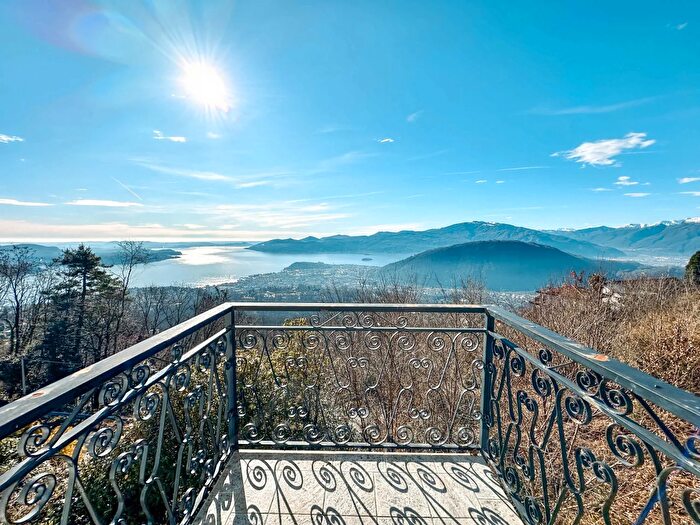 Casa quadrilocale in vendita in Via Battaglione Alpini di Intra, Bee