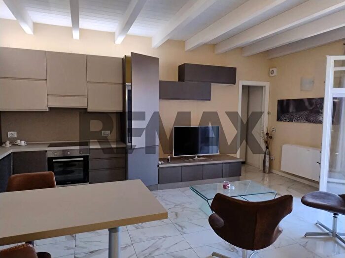 Appartamento trilocale in vendita in Via Emilia Est, Parma