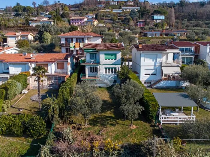 Appartamento quadrilocale in vendita in Strada Val di Gazo, Bardolino