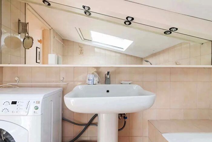 Appartamento monolocale in affitto in Via Cesare Battisti, Milano