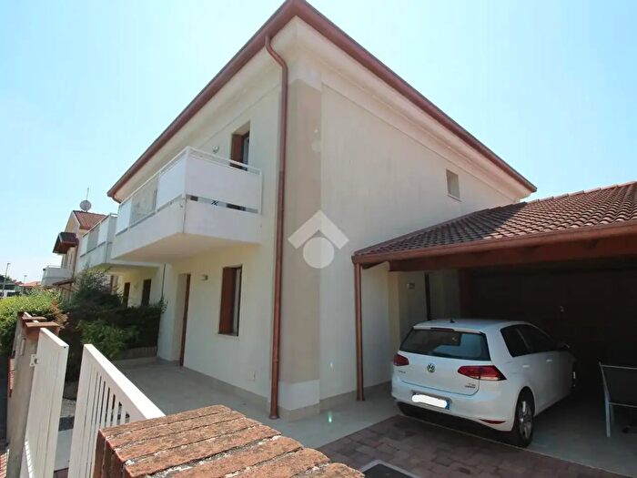 Casa quadrilocale in vendita in Viale Magellano, Camisano Vicentino