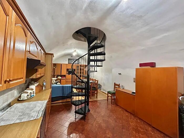 Appartamento trilocale in vendita in Via Castello, Solto Collina