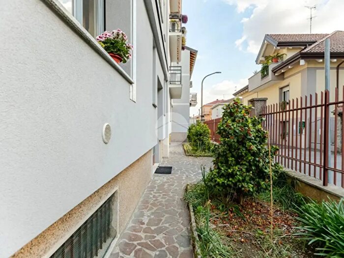 Appartamento bilocale in vendita in Via Amatore Sciesa, Bollate